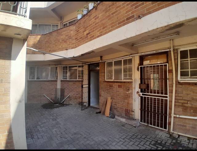 1 BEDROOM FLAT FOR SALE IN VEREENIGING CENTRAL